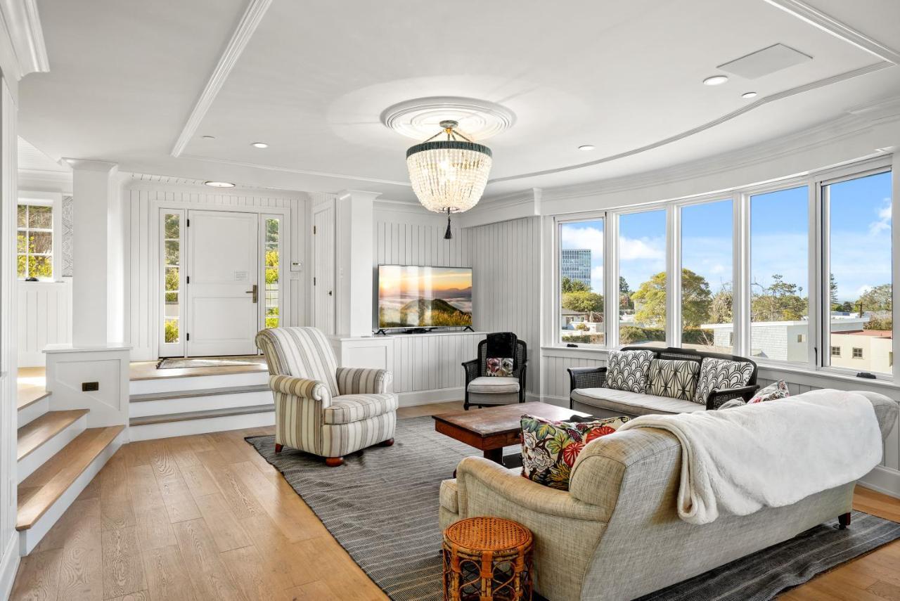 Cabrillo - Massive 7br La Jolla Estate * San Diego